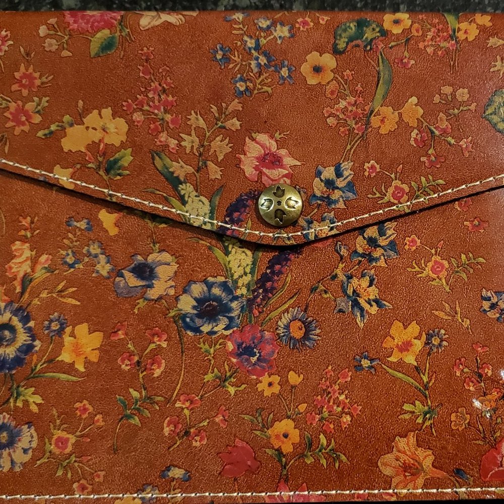 NWT Patricia Nash Prairie Rose Clutch